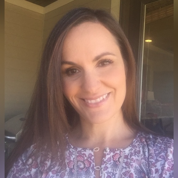 Meet your Posher, Lindy - Picture 1 of 1